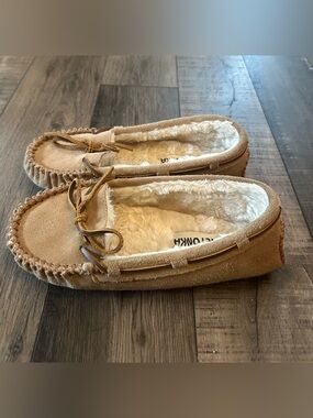 Minnetonka Moccasins Slippers Size 6 Suede Slip On Shoes
